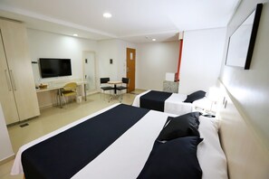 Apartamento Executivo Triplo Casal |  미니바, 객실 내 금고, 책상, 노트북 작업 공간