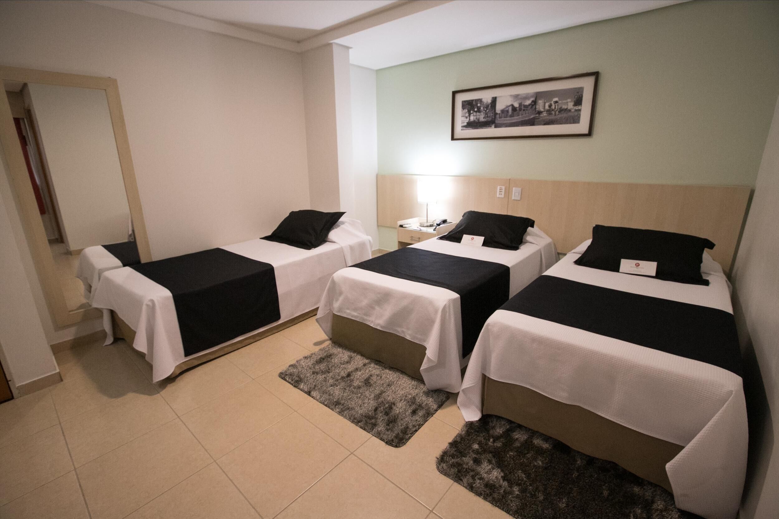 Minibar, Zimmersafe, Schreibtisch, laptopgeeigneter Arbeitsplatz