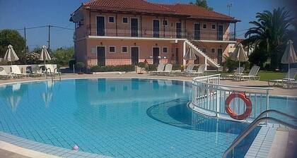 Eleni's Garden & Castello Suites