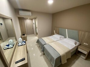 Iron/ironing board, WiFi - Eleni's Garden & Castello Suites (Zakynthos)