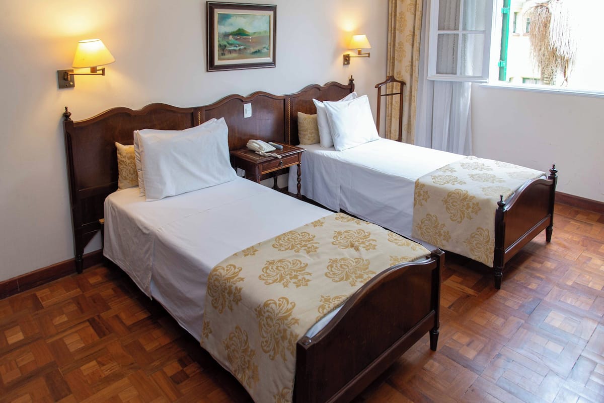 Minibar, free WiFi, bed sheets