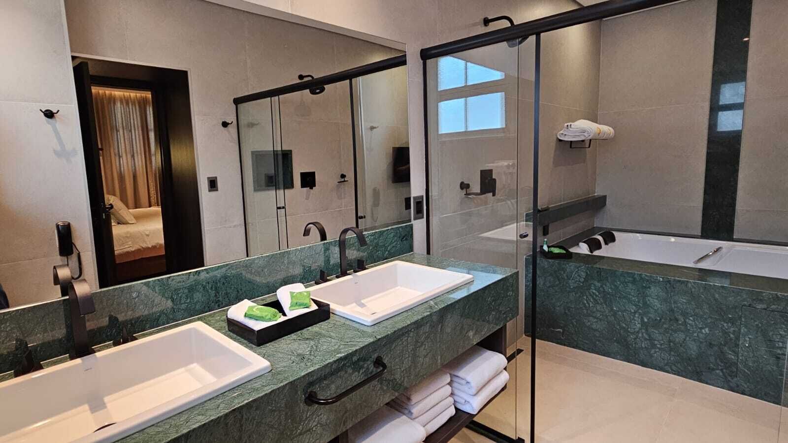 presidential suite | bathroom | soap, shampoo, toilet paper