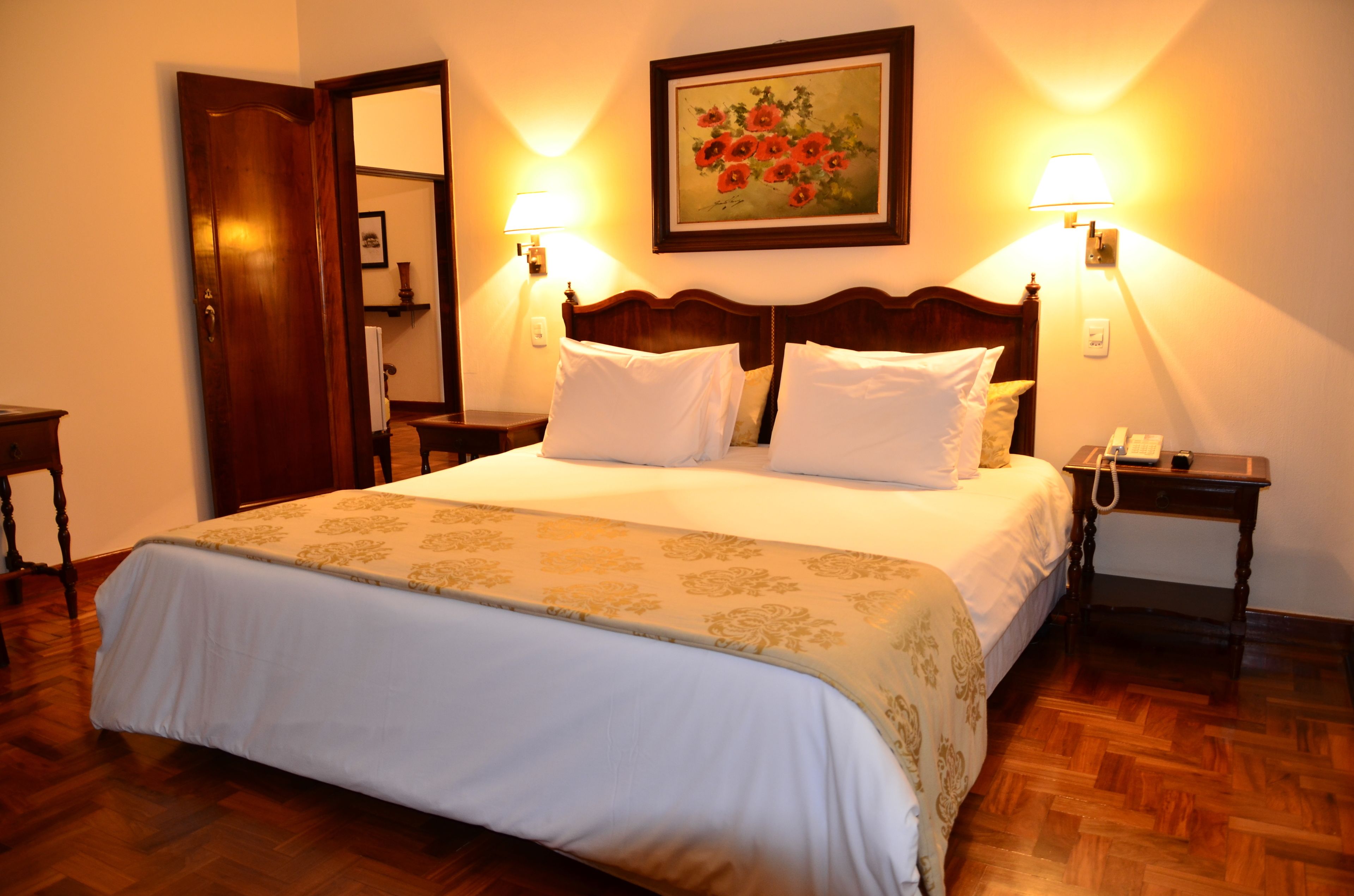 minibar, free wifi, bed sheets