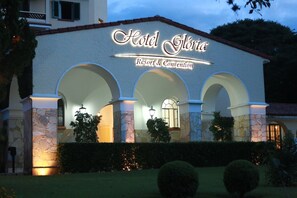 Front of property – evening/night - Glória Caxambu Resort & Convention (Caxambu)