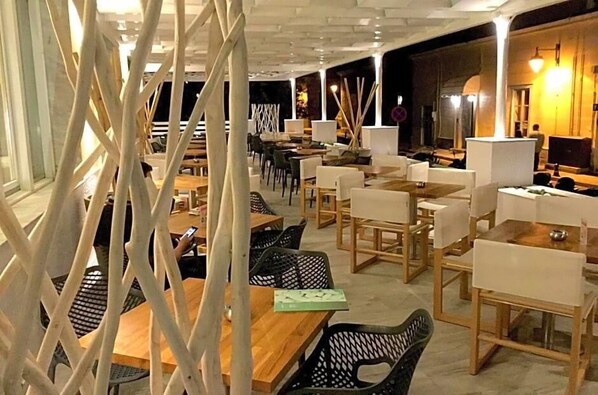 Dining - Hermes (Syros)