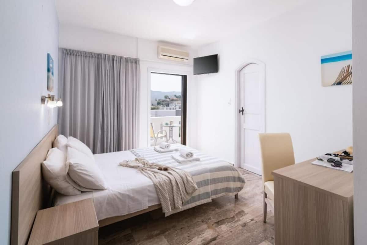 Desk, soundproofing, rollaway beds (surcharge), WiFi (free)