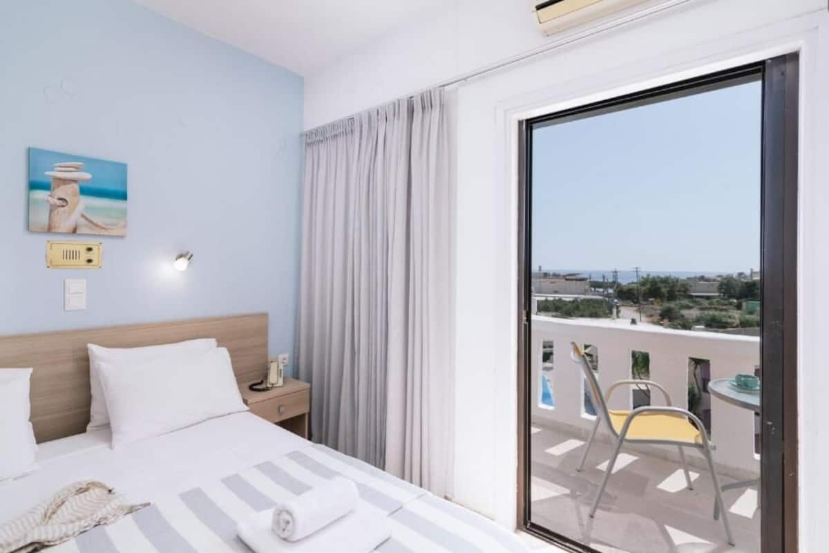 Desk, soundproofing, rollaway beds (surcharge), WiFi (free)