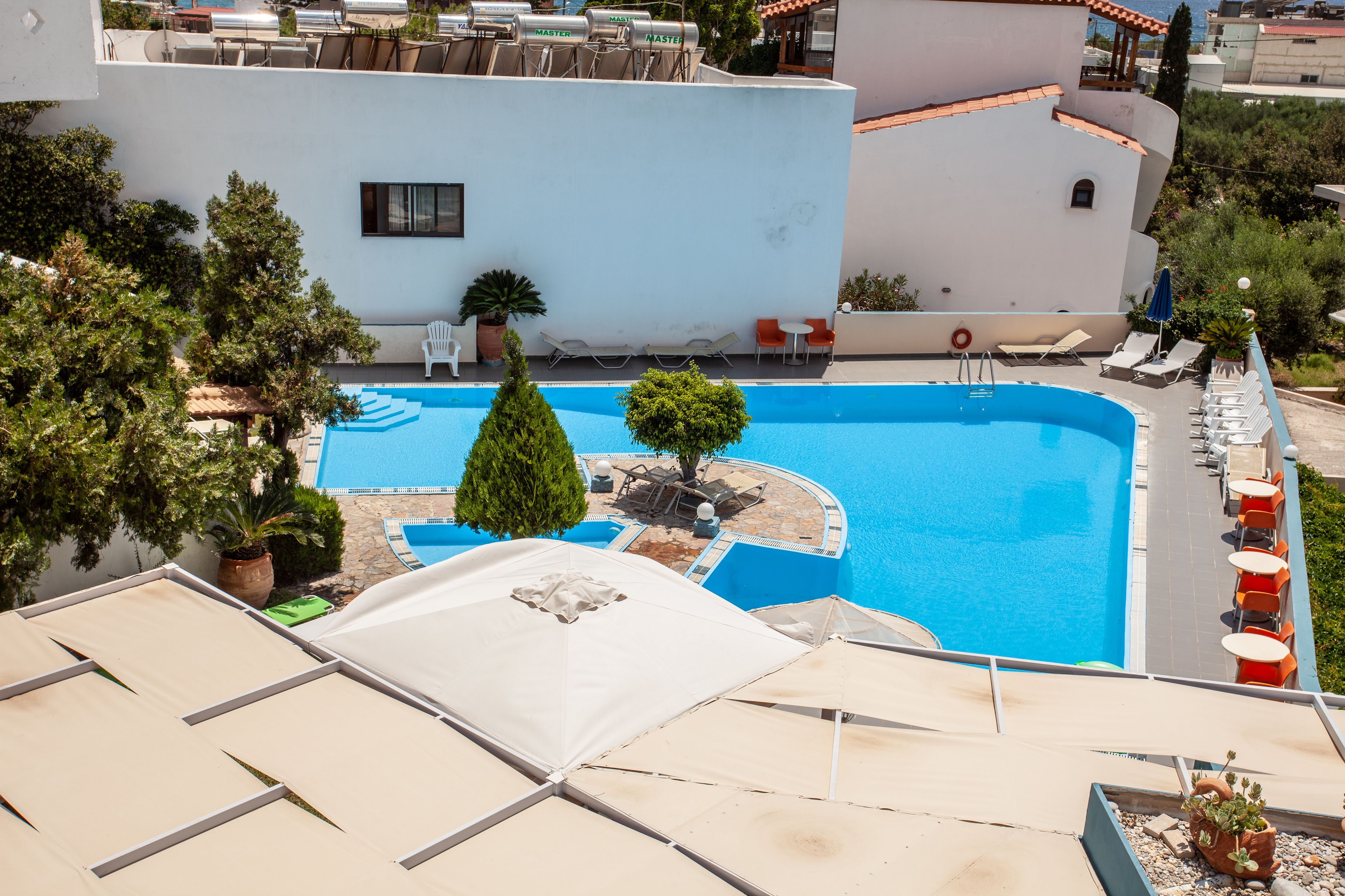 Outdoor pool, sun loungers