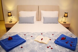 Desk, soundproofing, rollaway beds, free WiFi - Myrtis (Agios Vasileios)