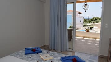 Schreibtisch, schallisolierte Zimmer, Zustellbetten, kostenloses WLAN