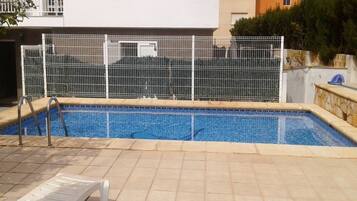 Een seizoensgebonden buitenzwembad