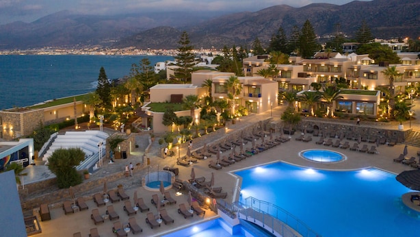 A resort with a large swimming pool, sun loungers, and a view of the sea. - Nana Golden Beach - All Inclusive (Hersonissos)