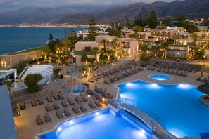 A resort with a large swimming pool, sun loungers, and a view of the sea. - Nana Golden Beach - All Inclusive (Hersonissos)