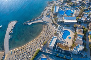 Private beach, free beach cabanas, sun loungers, beach umbrellas - Nana Golden Beach - All Inclusive (Hersonissos)