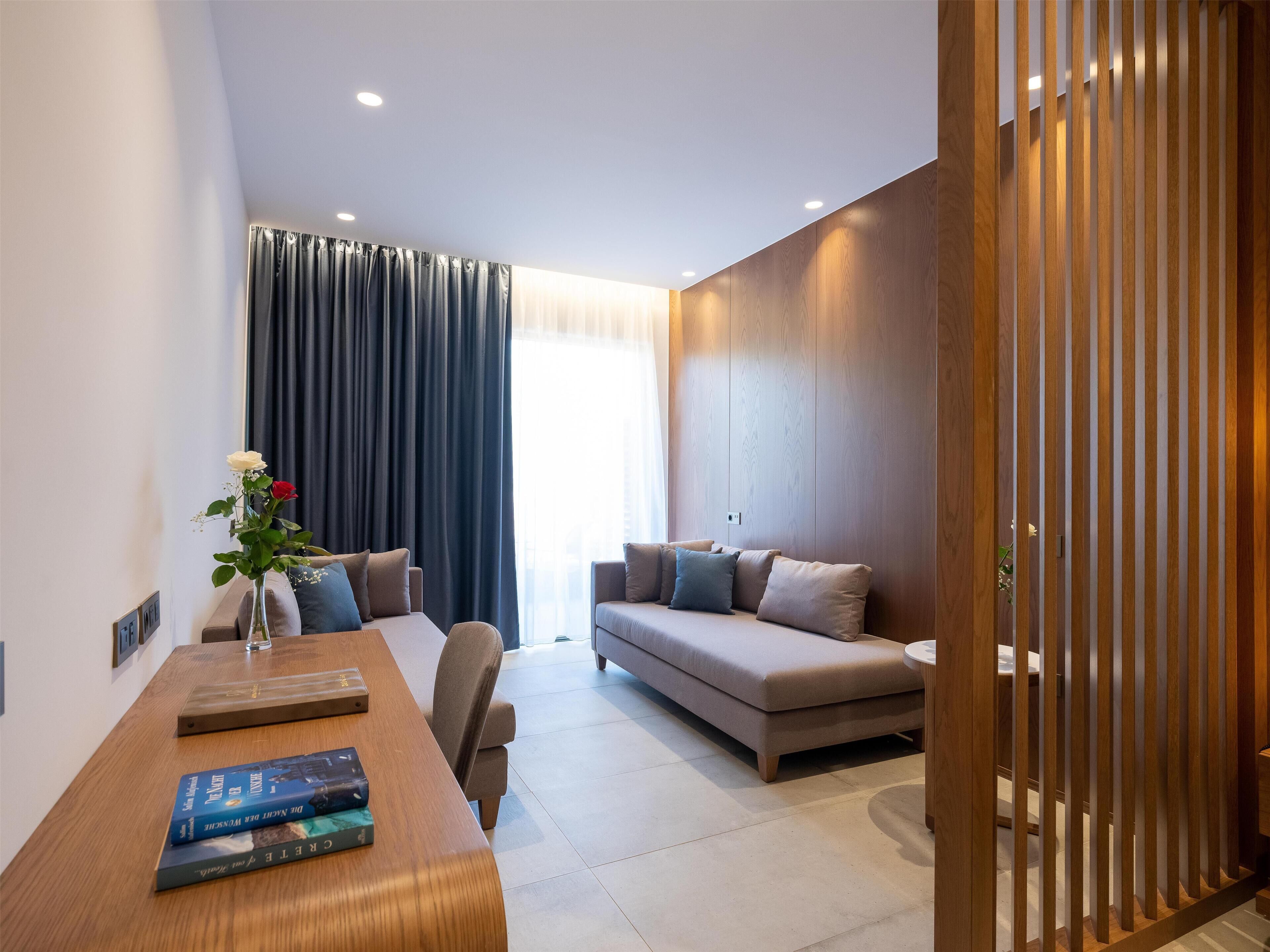 Free minibar, in-room safe, blackout drapes, soundproofing