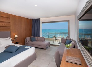 Luxury family room open plan SEA Front | Minibar (inkludert), safe på rommet, blendingsgardiner og lydisolert