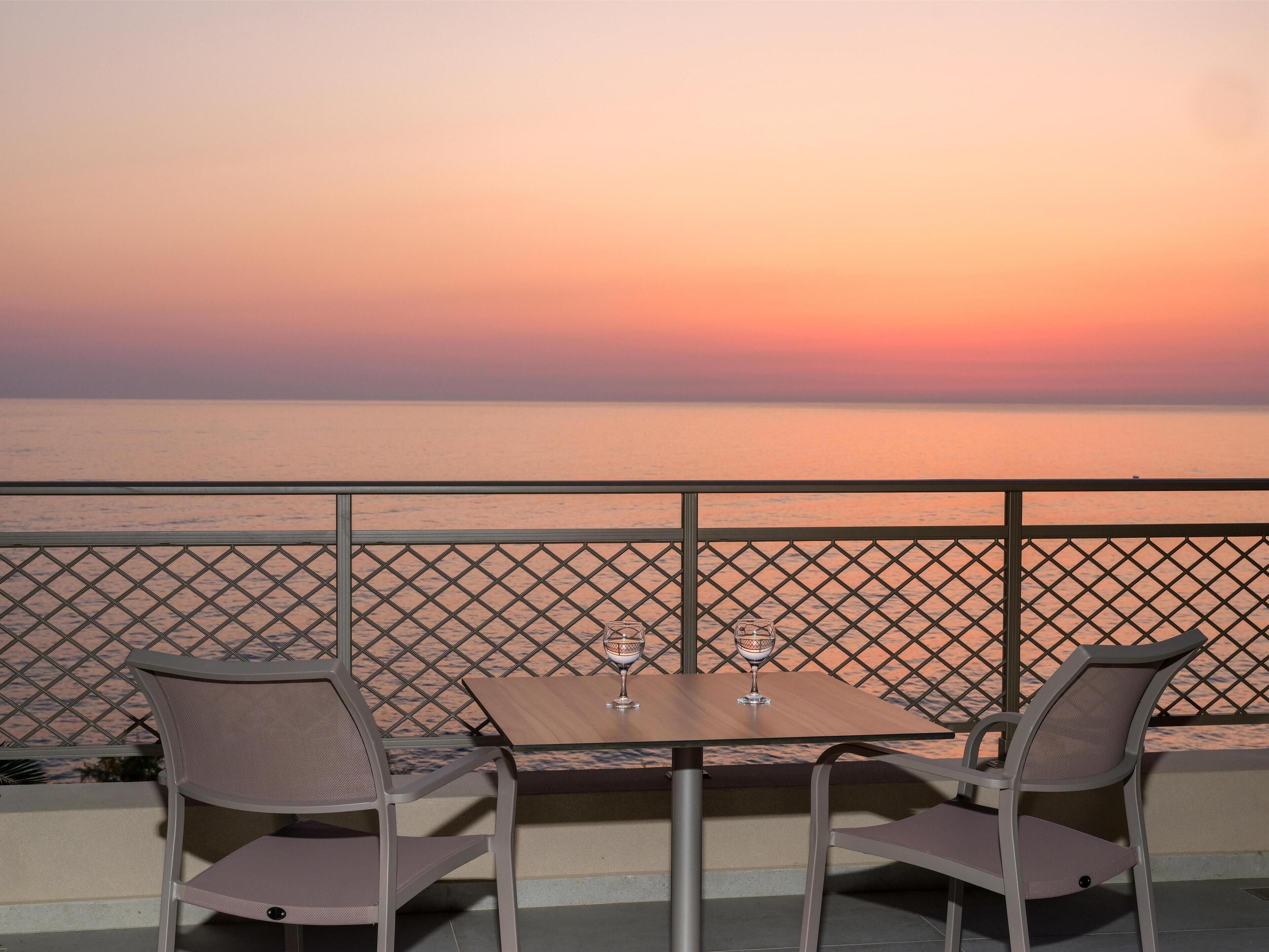 Comfort Family room Sea Front | Free minibar, in-room safe, blackout drapes, soundproofing