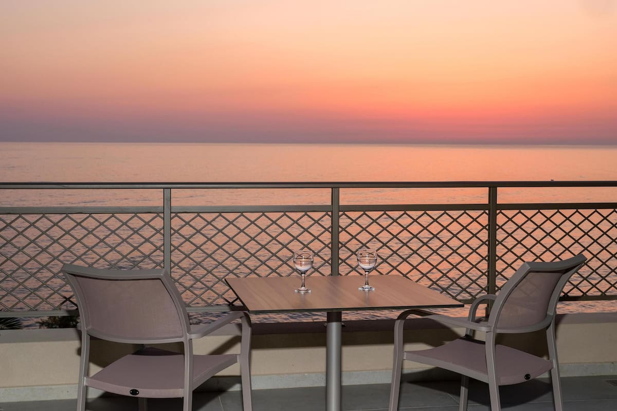 Comfort Family room Sea Front | Free minibar, in-room safe, blackout drapes, soundproofing