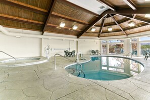 Piscine couverte, piscine extérieure (ouverte en saison)