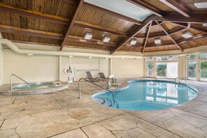 Indoor pool, seasonal outdoor pool, sun loungers - Sunrise Ridge Resort (Pigeon Forge)