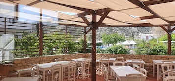 Γεύματα σε εξωτερικό χώρο