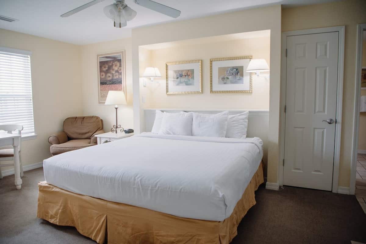 Villa Grand, varias camas | Escritorio, tabla de planchar con plancha, wifi y ropa de cama