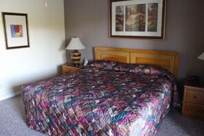 2 bedrooms, desk, free WiFi, bed sheets - The Wharf Resort (Hot Springs)