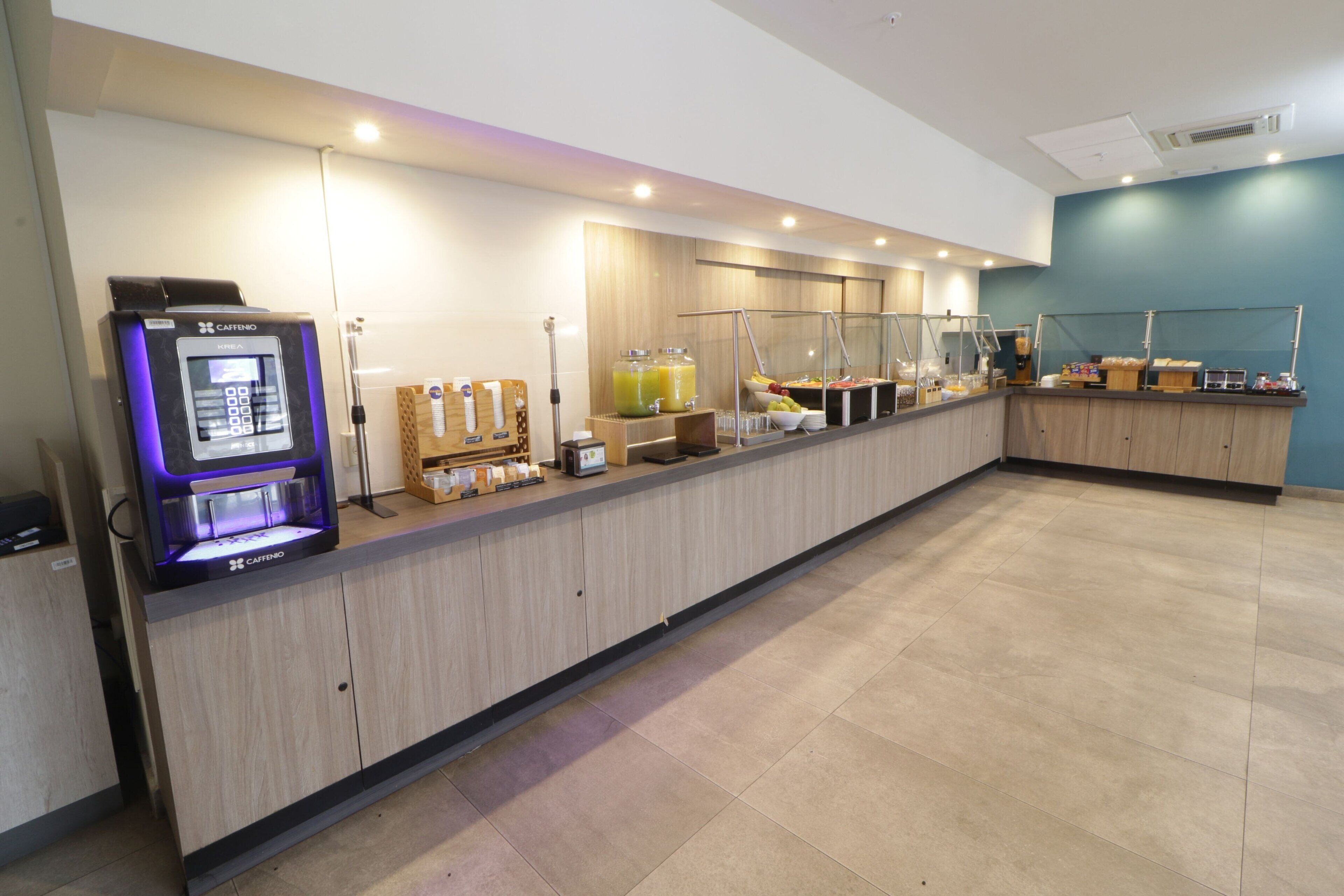 free daily continental breakfast