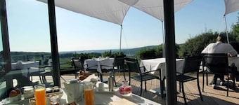 La Montagne De Brancion