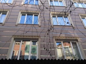 Exterior detail - Beyazithan Suites (Istanbul)