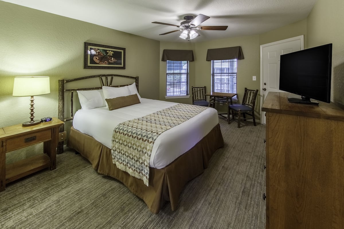 Villa, 2 Queen Beds (Lodge) | In-room safe, iron/ironing board, bed sheets