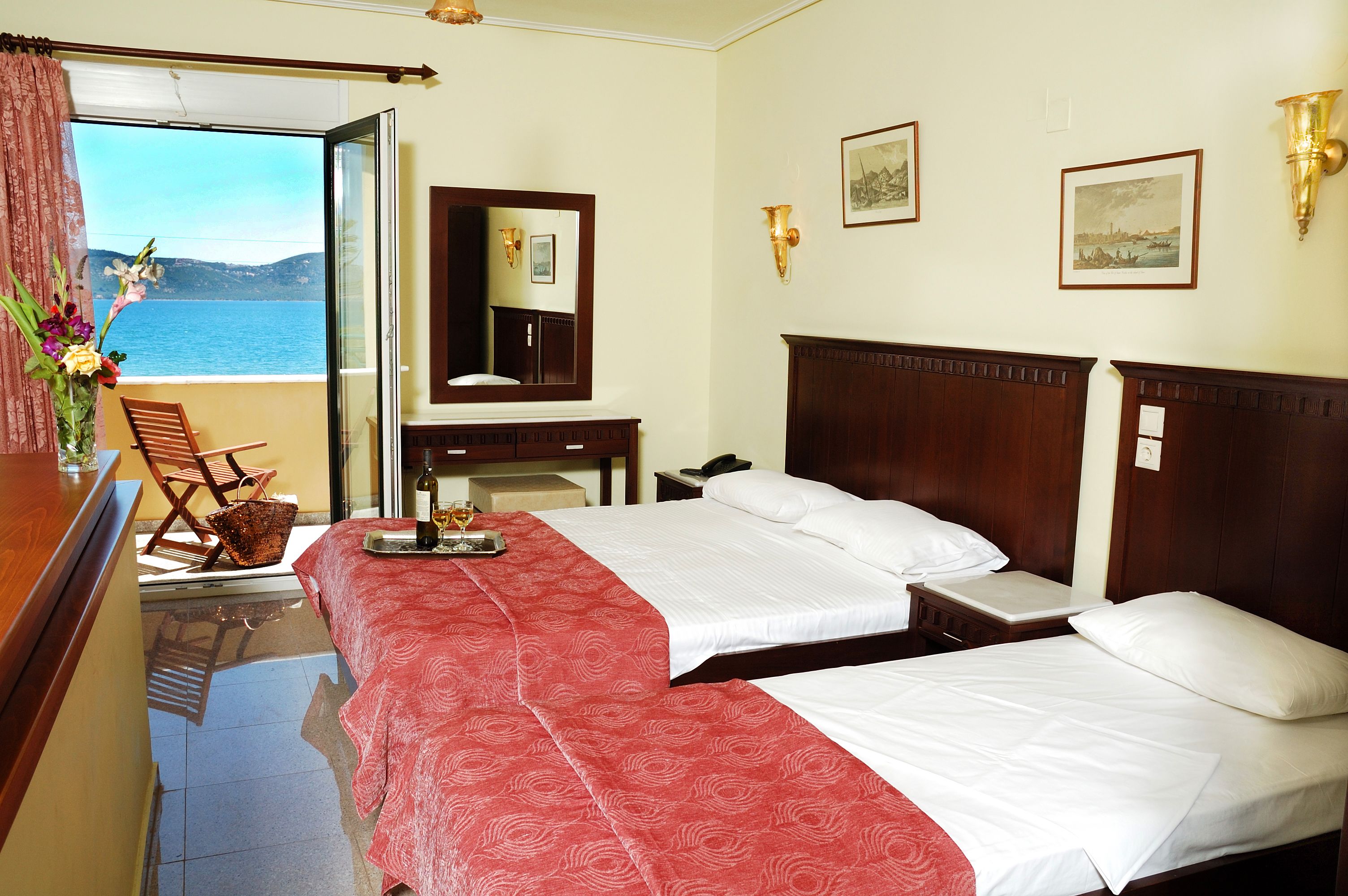 Superior Duplex | In-room safe, iron/ironing board (on request), WiFi (free)