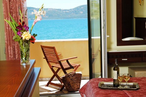 Ariadnes Holiday Accommodation II