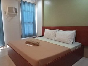 Superior Room | In-room safe, desk, free WiFi, bed sheets - Coron Visitors Hotel (Coron)