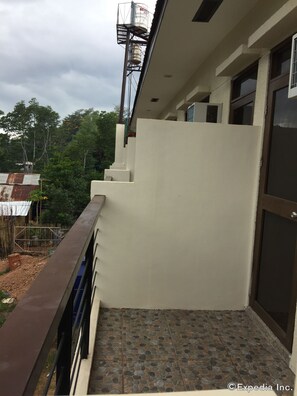 Balcony - Coron Visitors Hotel (Coron)