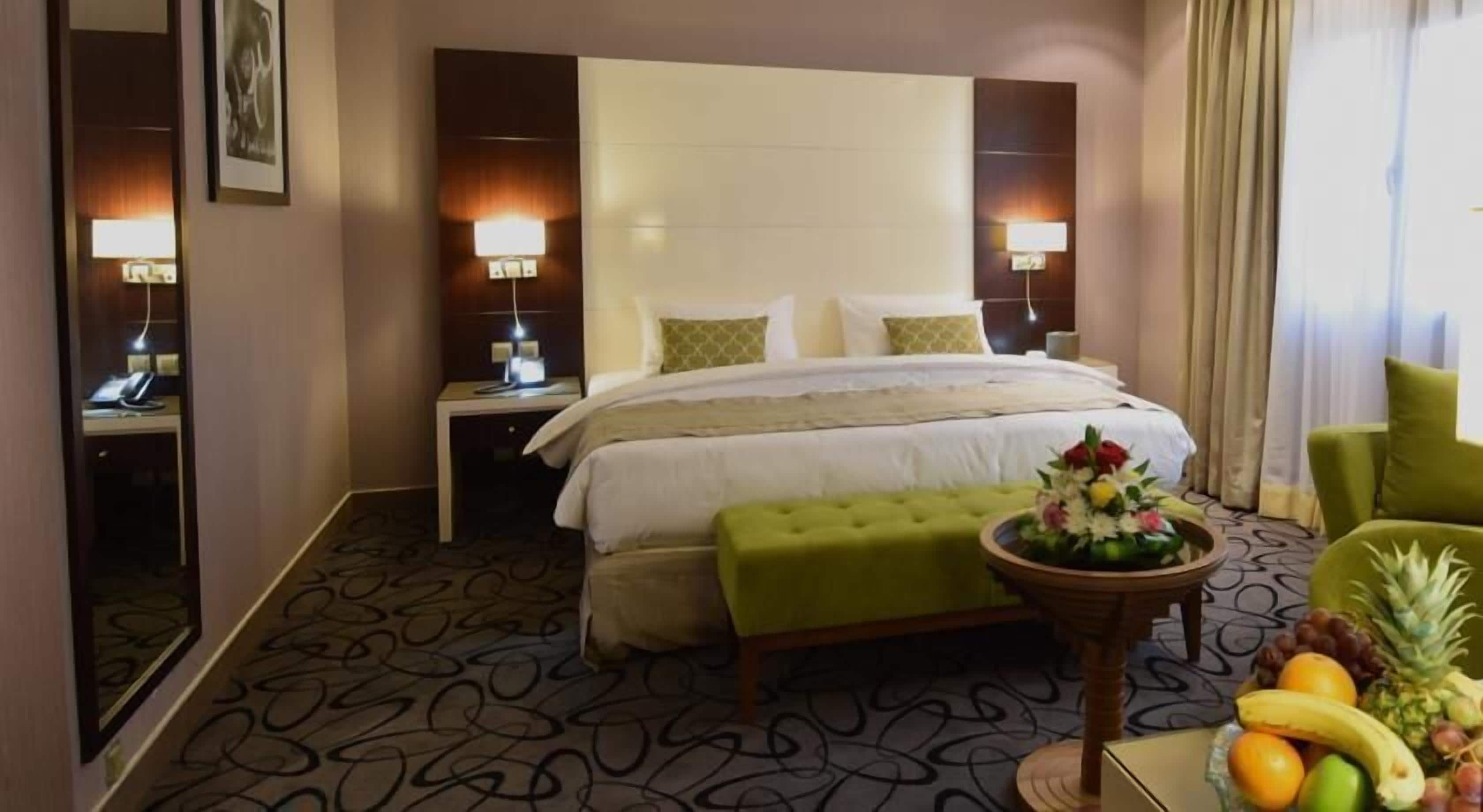 deluxe double room | minibar, in-room safe, desk, soundproofing
