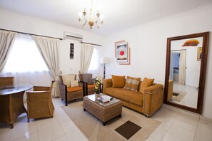 Deluxe Apartment, 1 Bedroom | Living area - Les Résidences DIPPOKA (Abidjan)