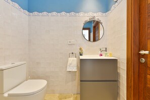 Vila, 4 quartos, piscina particular | Banheiro