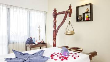Couples treatment rooms, deep-tissue massages, Swedish massages