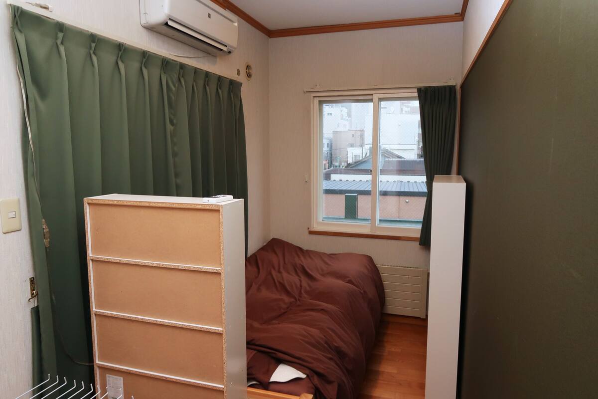 Single Room, Shared Bathroom | Free WiFi, bed sheets