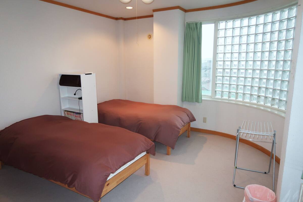 Shared Dormitory, Women only, Shared Bathroom | Free WiFi, bed sheets
