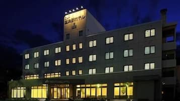 Bagian depan properti - sore/malam