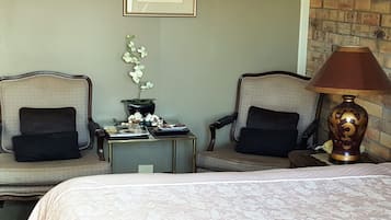 King Superior (Upstairs) | Desk, iron/ironing board, free WiFi, bed sheets