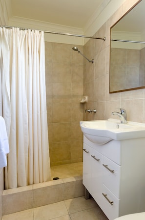 Shower, towels