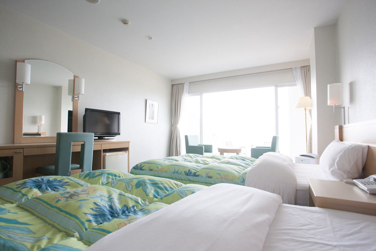 Chambre avec lits jumeaux, balcon, vue océan