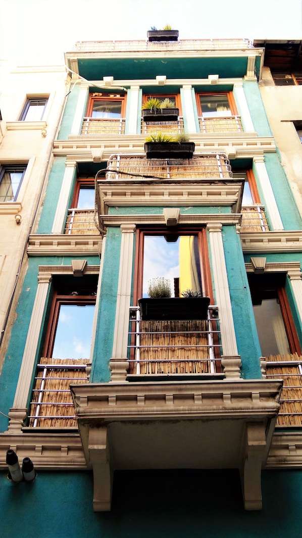 Front of property - Kunterbunt Aparts Istanbul (Istanbul)