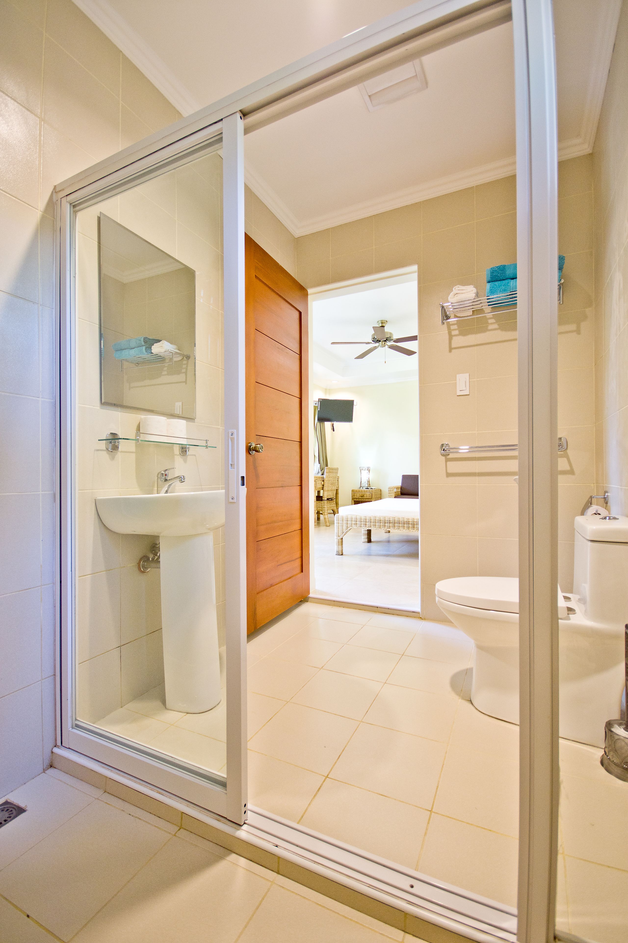 triple room | bathroom | shower, free toiletries, hair dryer, towels
