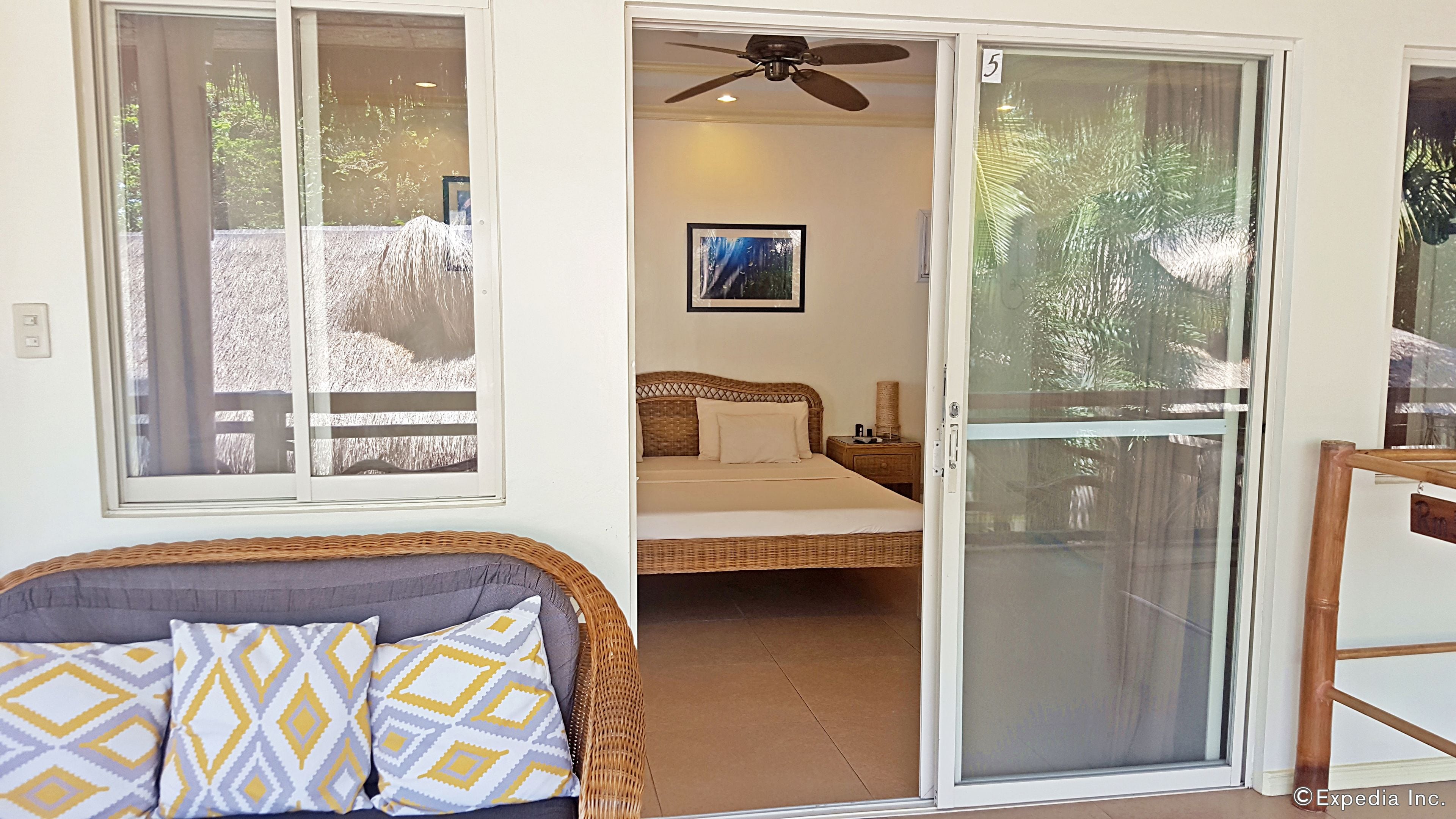 deluxe room, sea facing | desk, laptop workspace, soundproofing, free wifi