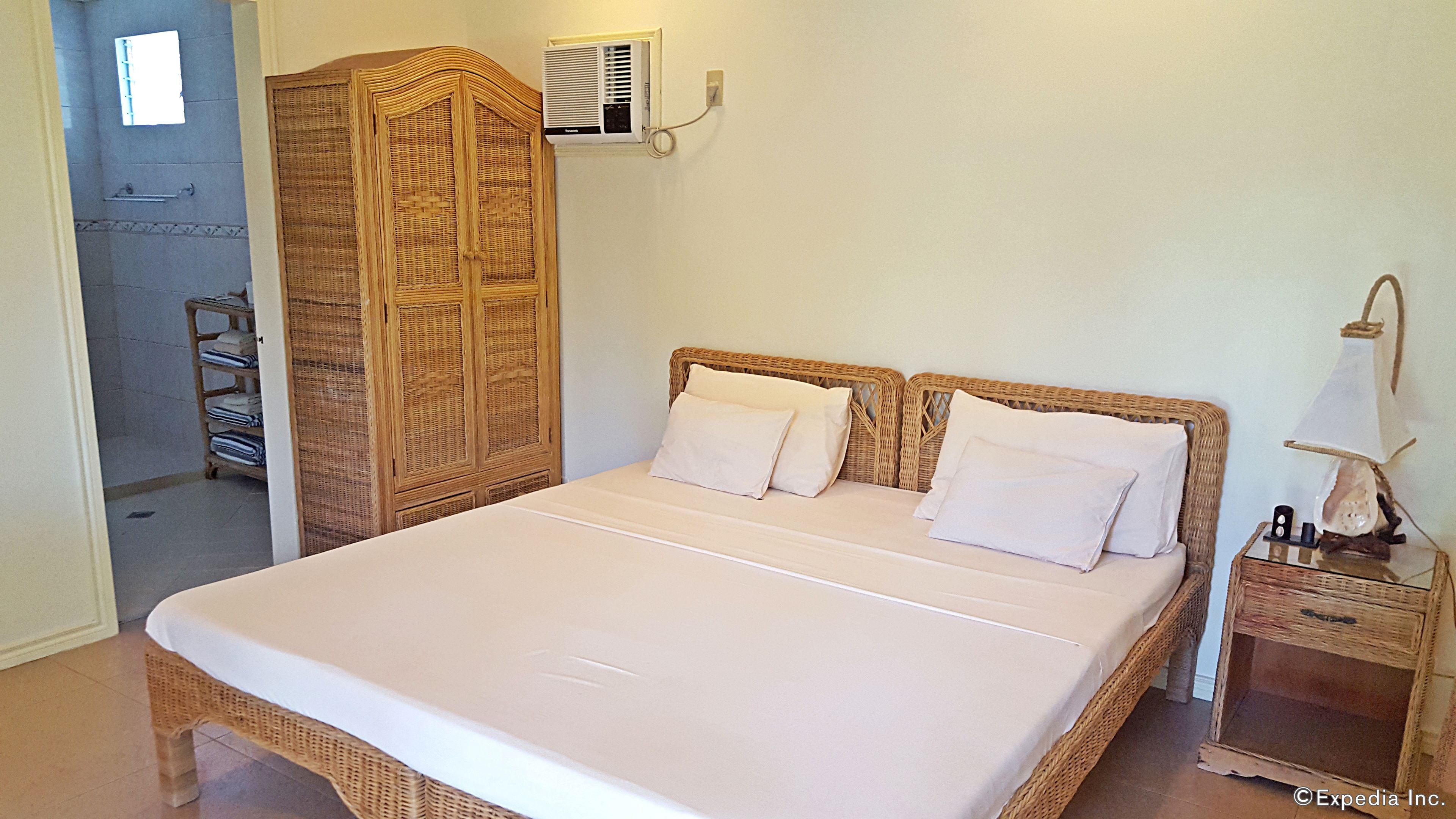 standard room | desk, laptop workspace, soundproofing, free wifi