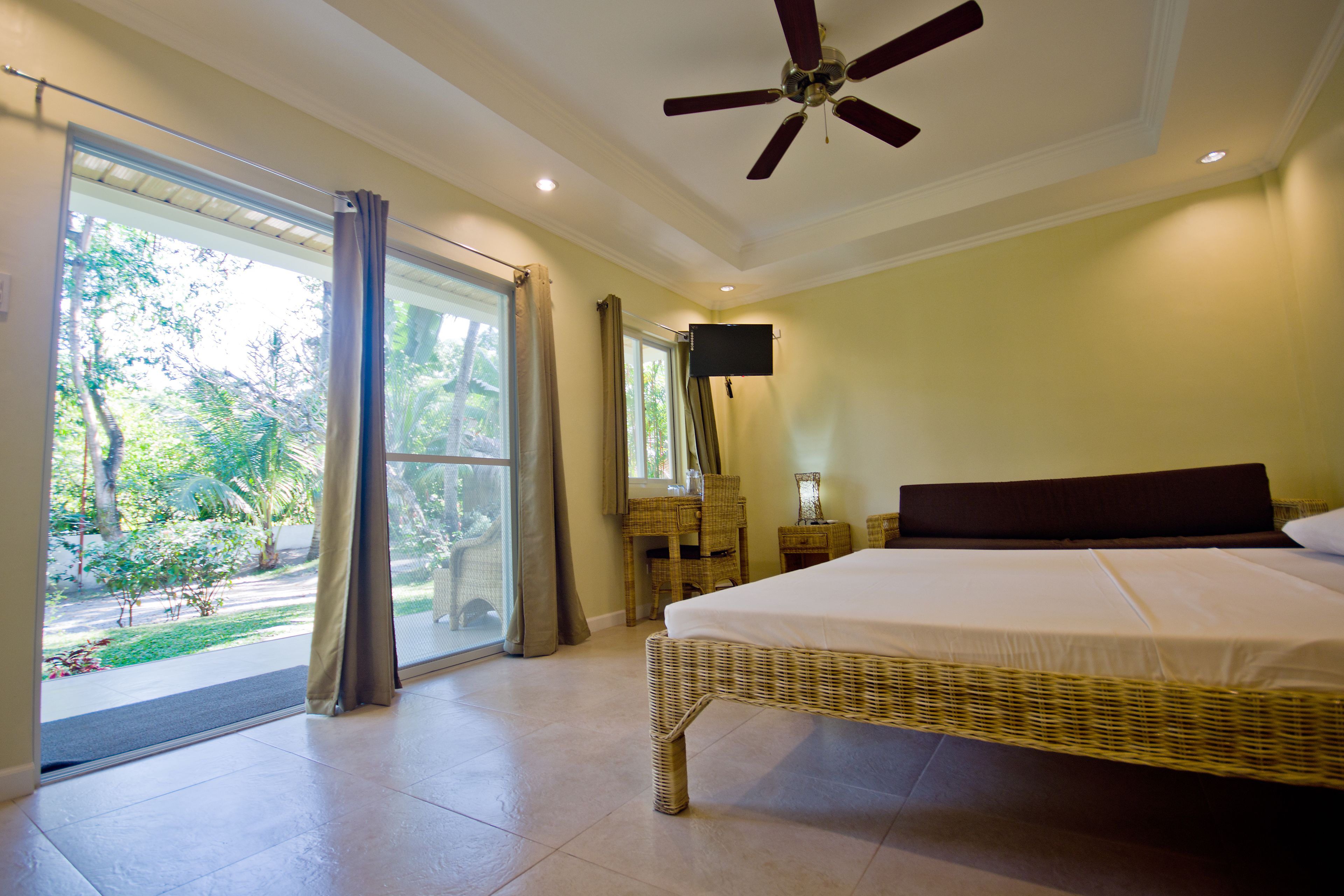 triple room | desk, laptop workspace, soundproofing, free wifi